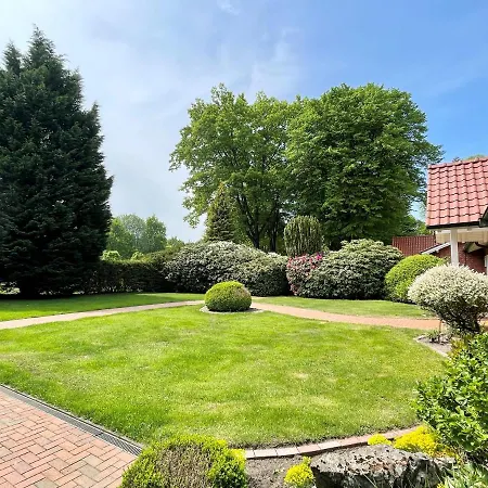 Ruhiges Am Wald Mit Garten Mit Schlafzimmer Und Schlafnische Holiday home Aurich