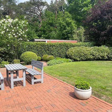 Ruhiges Am Wald Mit Garten Mit Schlafzimmer Und Schlafnische Holiday home Aurich