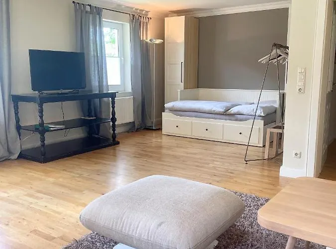 Ferienhaus Am Wald Mit Garten Mit 1 Schlafnische Und 1 Schlafzimmer *