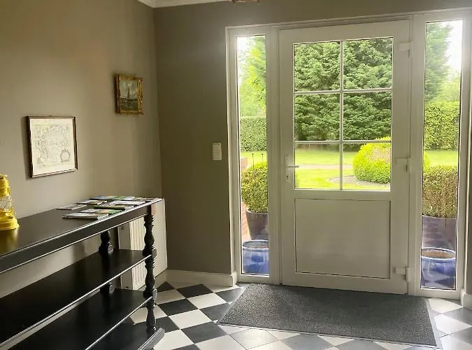 Ferienhaus Am Wald Mit Garten Mit 1 Schlafnische Und 1 Schlafzimmer *