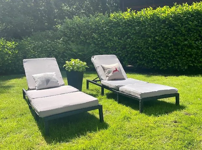 Ferienhaus Am Wald Mit Garten Mit 1 Schlafnische Und 1 Schlafzimmer *